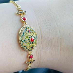 Beautiful gold tone bracelet
